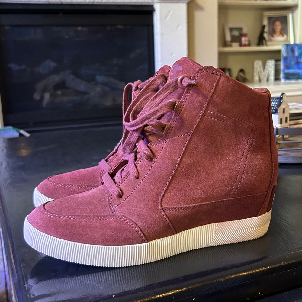 🍷Sorel Wedge Out N About Wedge Sneaker Boots Dark Red 9.5 - Picture 3 of 3